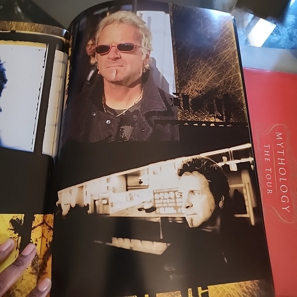 Aerosmith "O, Yeah! World Tour 2002" concert program or tour book. - Picture 10 of 10